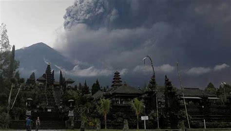 Bali Volcano Spews Smoke And Ash Disrupting Flights Free Malaysia