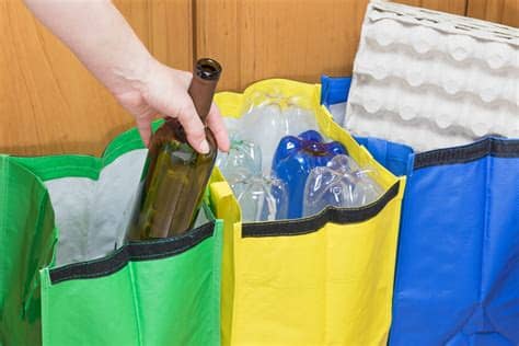 Todos los días en casa generamos residuos, pero ¿y si en vez de tirarlos aprovechamos para reciclar y les damos un segundo uso? Diez consejos para que los cubos de reciclaje no invadan ...