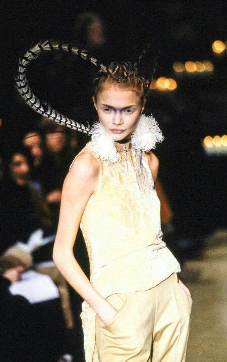 5 6 his scottish father worked as a taxi driver , and his mother a social science teacher. Alexander McQueen Fall 1996 Ready-to-Wear Fashion Show ...