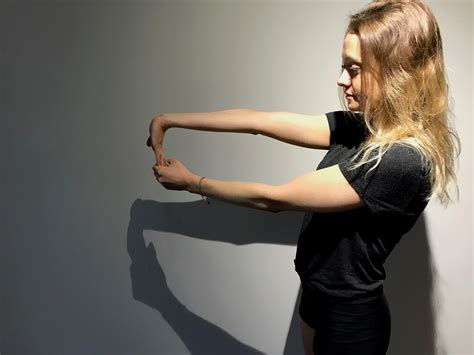 Il existe plusieurs types de douleurs du coude chez l'adulte, qui peuvent être d'origine tendineuse, inflammatoire ou encore traumatique. 5 Exercices pour soulager l'épitrochléite | Douleur au coude
