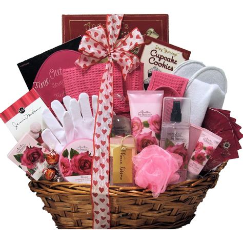 Gift baskets are just the best ideas to give an older woman for her special day. Gift Basket: for the bathroom and spa | Spa gift basket