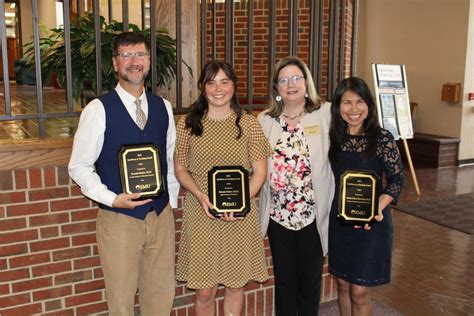 Emu Announces Honorees Of 2022 Excellence In Teaching Awards Emu News