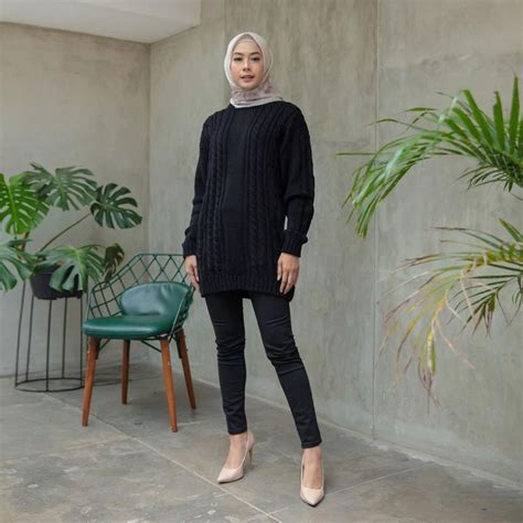 I am a succes lai guanlin. 10 Gaya OOTD Hijab dengan Sweater yang Eye Catching ...