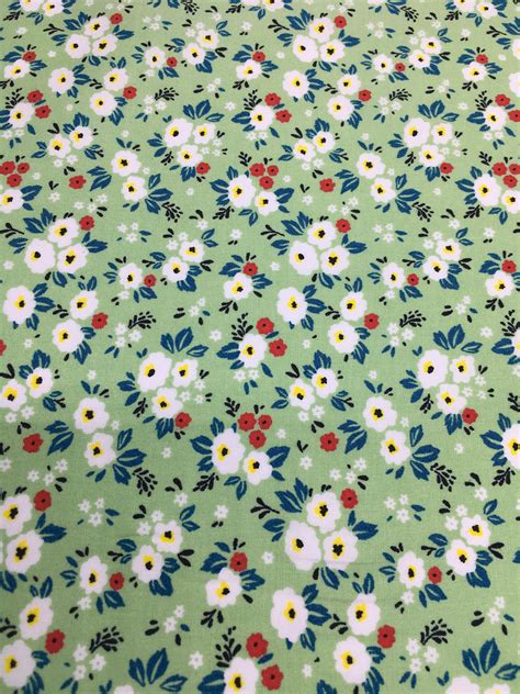 Cotton Poplin With Fifties Floral On Vert