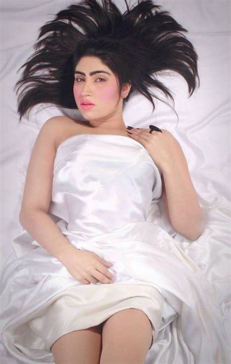 Hot Pakistani Model Qandeel Baloch Sexy Strips Photos