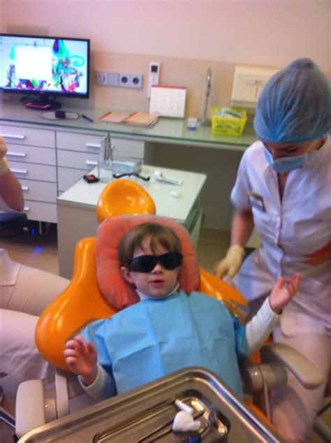 Как настроить ребёнка на первый визит к стоматологу