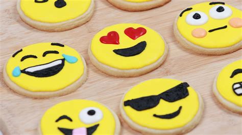 Diy Emoji Crafts How To Make Funny Emoji Cookies In Home And Decorate