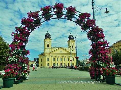 A debreceni virágkarnevál debrecen legismertebb, magyarország egyik legnagyobb rendezvénye, amely az utóbbi években egy teljes hetet felölelő rendezvénysorozattá nőtte ki magát. Debreceni Képeslapok: A virágkarnevál kapuja