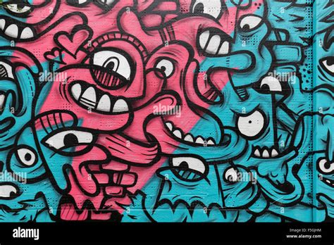 Pattern Of Intertwined Faces Graffiti Street Art 40 Grad Urban Art
