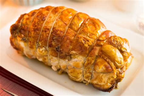 I still can't believe that we pulled it off in a hotel room while traveling! Cooking Boned And Rolled Turkey / Roast Turkey With Citrus Butter Recipe | Christmas Turkey ...