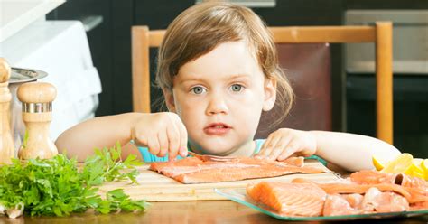 Consejos Para Ayudar A Los Niños A Comer Pescado Padres