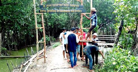 Hutan desa setianegara merupakan tempat wisata di kuningan jawa barat yang tepat buat kamu yang ingin sejenak menghindar dari ramainya perkotaan. Wisata Hutan Desa Setianegara - Berfoto Di Underwater ...