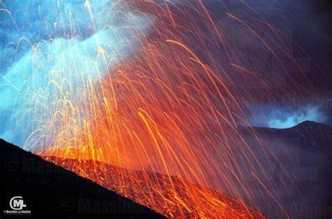 Der vulkan ätna auf sizilien, in italien auch etna genannt, ist der größte aktive vulkan in ganz europa. Vulkan Ätna, Italy 07.08.2014 | Waterfall, Nature, Water