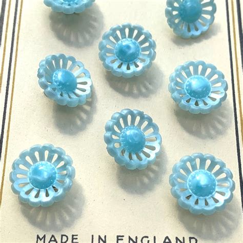 8 Delicate Pastel 1940s Flower Buttons 12mm Wide Made In England The