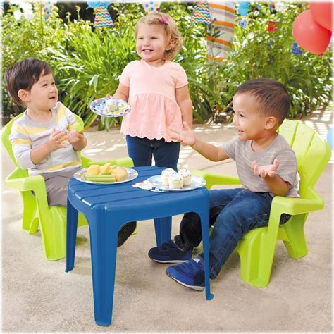 This kids table and chairs set is just the right size for toddlers! Little Tikes Garden Table & Chairs Blue/Green 644252M ...