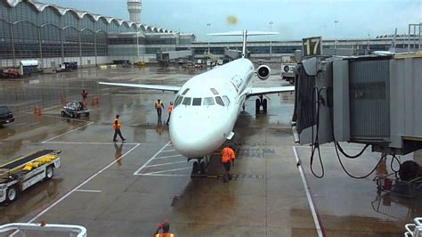 Arrivée Md88 De Delta à Ronald Reagan National Airport Youtube