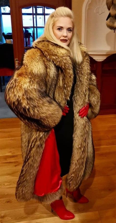 Pin By Mattias M On Raccoon Fur Coat Fashion Fur Coats Women Fur