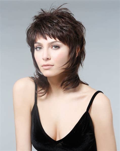 Coupe courte Biguine Paris | Cheveux courts nuque, Coupe ...
