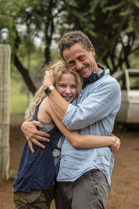 Au début mia ne supporte pas l'animal, qui, curieusement, se prend d'affection pour elle. Gilles de Maistre, réalisateur de "Mia et le lion blanc ...