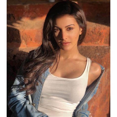 Tamil, telugu, malayalam and hindi actress amyra dastur new pictures gallery The Hottest Photos Of Amyra Dastur - 12thBlog