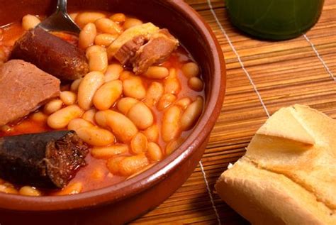Los catalanes se reúnen en familia para comer canelones, cocinados con los restos de comida del día anterior. Fabada asturiana#Comida española,#Spain Trademark | Fabada ...
