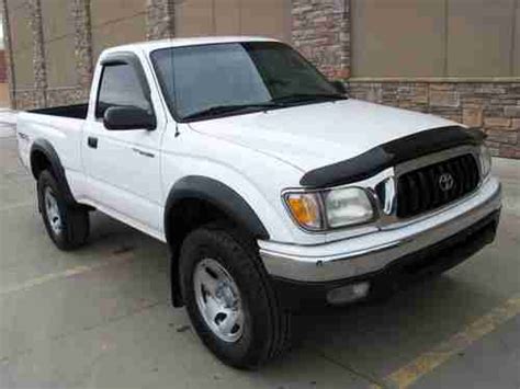 Buy Used 2004 Toyota Tacoma Sr5 4x4 5 Speed Regular Cab 4 Cylinder In