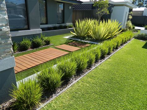 20 Minimalist Front Yard Landscaping