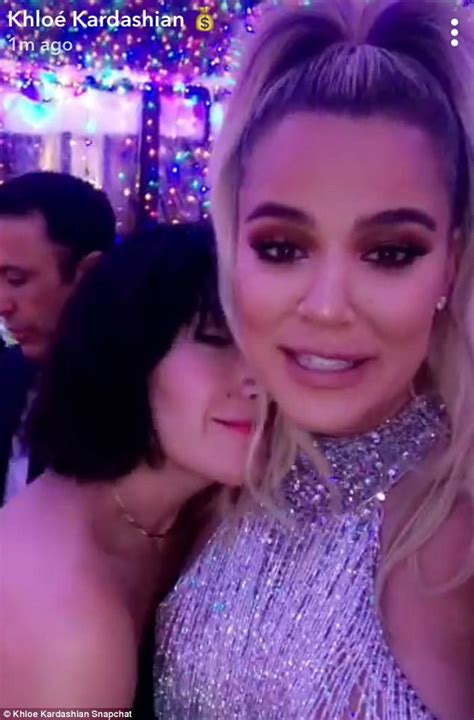 kyle richards cozies up to pregnant khloe kardashian daily mail online