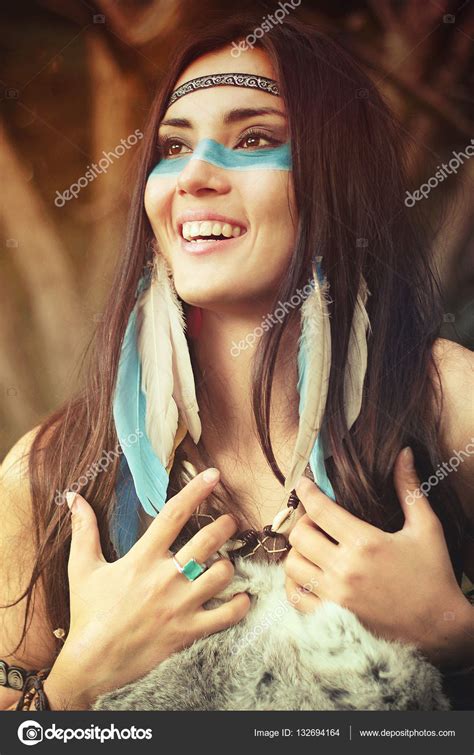 Portrait Of A Beautiful Indian Girl — Stock Photo