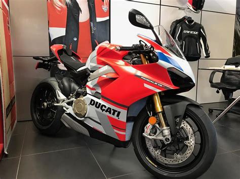 Ducati 2019 Panigale V4s Course Sports Bike Specs Review