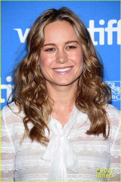 Brie Larson Accepts Imdbs Starmeter At Tiff Dinner Party Photo 3461270 Brie Larson Photos