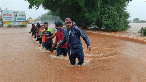 At Least 180 Dead In India As Rains Trigger Floods Landslides Cnn