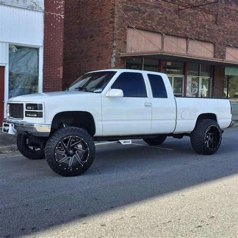 Pin By Rickie Saffelder On Obs Chevy Chevy Trucks Silverado Lifted