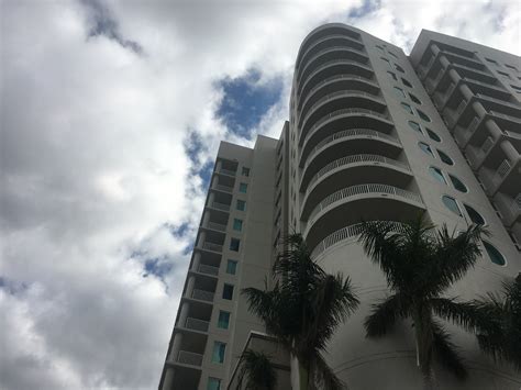 Hero Sarasota cop saves woman from jumping off tall building