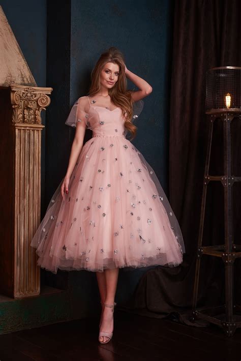 кокетливое вечернее платье миди Okka — купить в Москве Свадебный ТЦ Вега