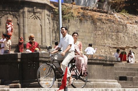 Concerned about his wife gayatri's menstrual hygiene, lakshmikant chauhan urges her to ditch the cloth and opt for sanitary napkins. Padman Movie Download in 720P 1080P for Free - InsTube Blog