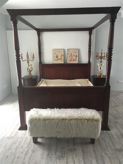 Łóżko Drewniane Mahoniowe z Filarami Baldachimem Kolonialne Materac