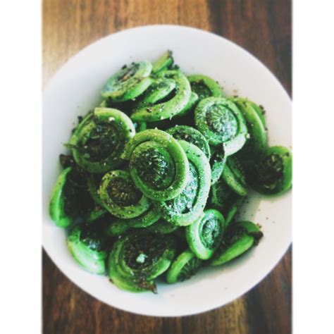 Seasonal Food Freak Out Fiddlehead Ferns The Organic Beauty