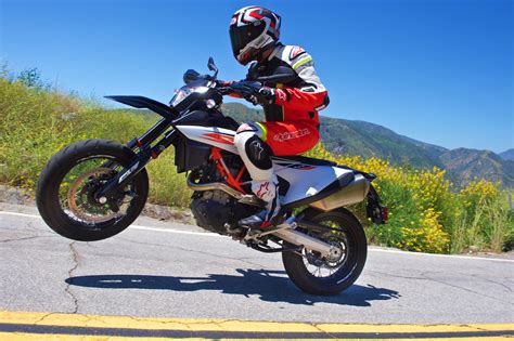The ktm 690 smc r seamlessly fuses the raw power and everyday practicality of a modern street bike with the. 2019 KTM 690 SMC R Review (17 Fast Facts)