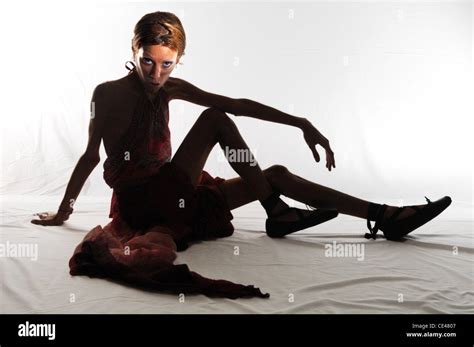 File Photo Anorexic Model Caro Dies At 28 Isabelle Caro The French Model Who Gave Anorexia A