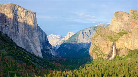 Tunnel View In Yosemite National Park California Expediaca