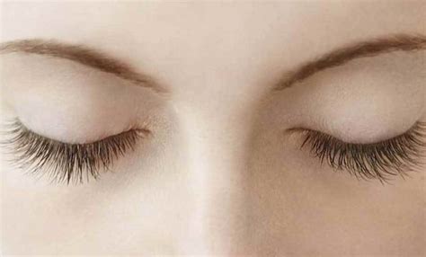 What You Need To Know About Wearing False Eyelashes Your Talk
