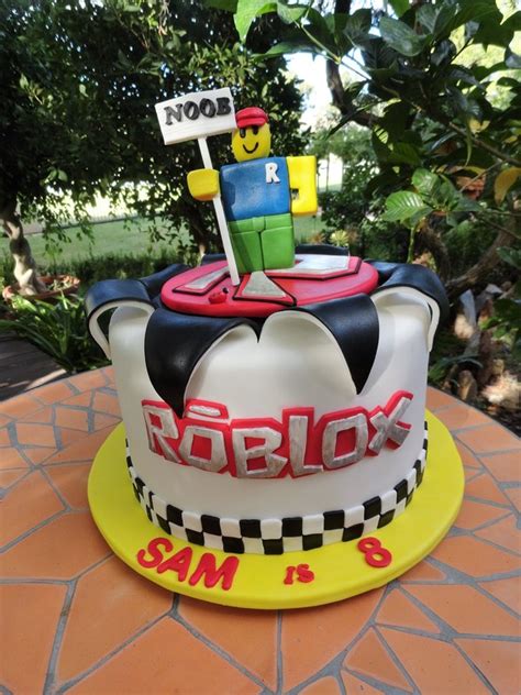 Roblox Game Cake With Noob Figure Fondant Roblox Cake