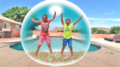 Bad baby messy orbeez bath party spa explosion!! Giant Bubble Ball Inflatable Pool Full of Orbeez Walking ...