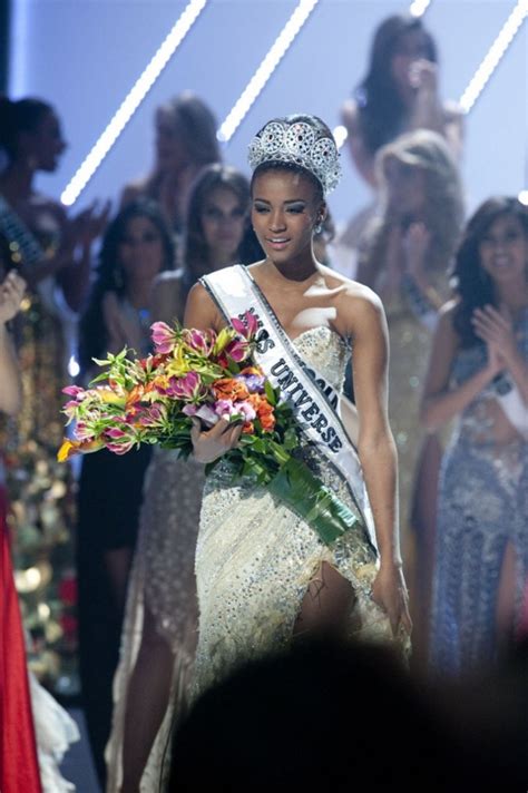Angolas Leila Lopes Crowned Miss Universe Beating Out Competitors Kuduro Tv