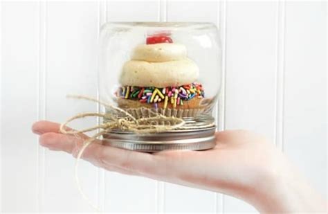 So whose ready to build their own?? Cupcake Boxes: 40 DIY Ideas to Package Your Cupcakes