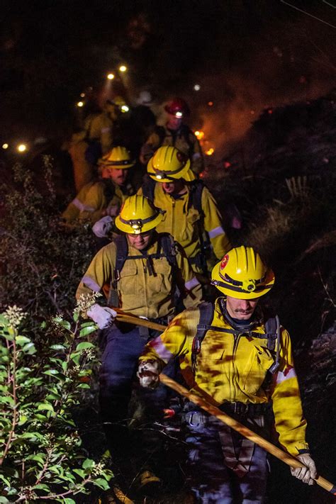 Gallery The Getty Fire Rages Along 405 Freeway Daily Bruin