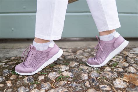 The Best Walking Shoes For Women To Wear In Spring 2023 — Shop Hoka