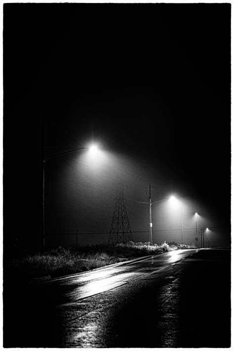 luces de la calle encendidas durante la noche · fotos de stock gratuitas