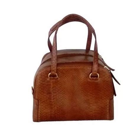 Kari Pebble Ladies Leather Shoulder Bag 550 Gm Size 25 X 21 X 12 Cm
